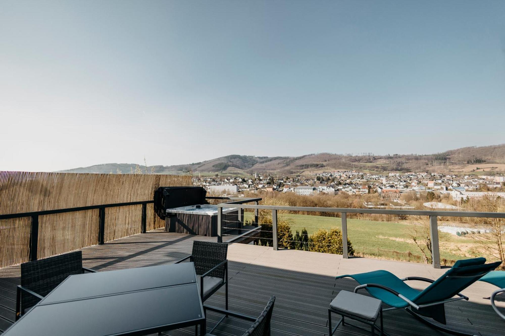 Traumwohnung Mit Sauna, Whirlpool & Wunderschoener Aussicht Plettenberg Kültér fotó